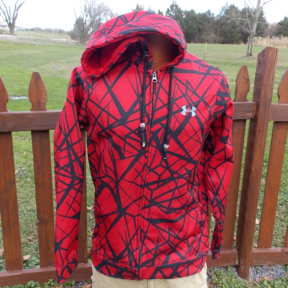(I’M LOOKING TO BUY) This Under Armour Hoodie